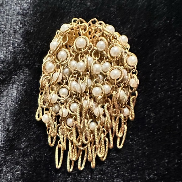 Gold Tone Waterfall Cluster Pearl Brooch - Picture 4 of 5